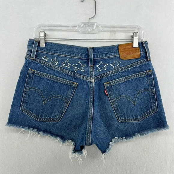 Levi's Jean Shorts Womens Sz 27 Blue Medium Wash High Rise Premium Distressed - Picture 2 of 13